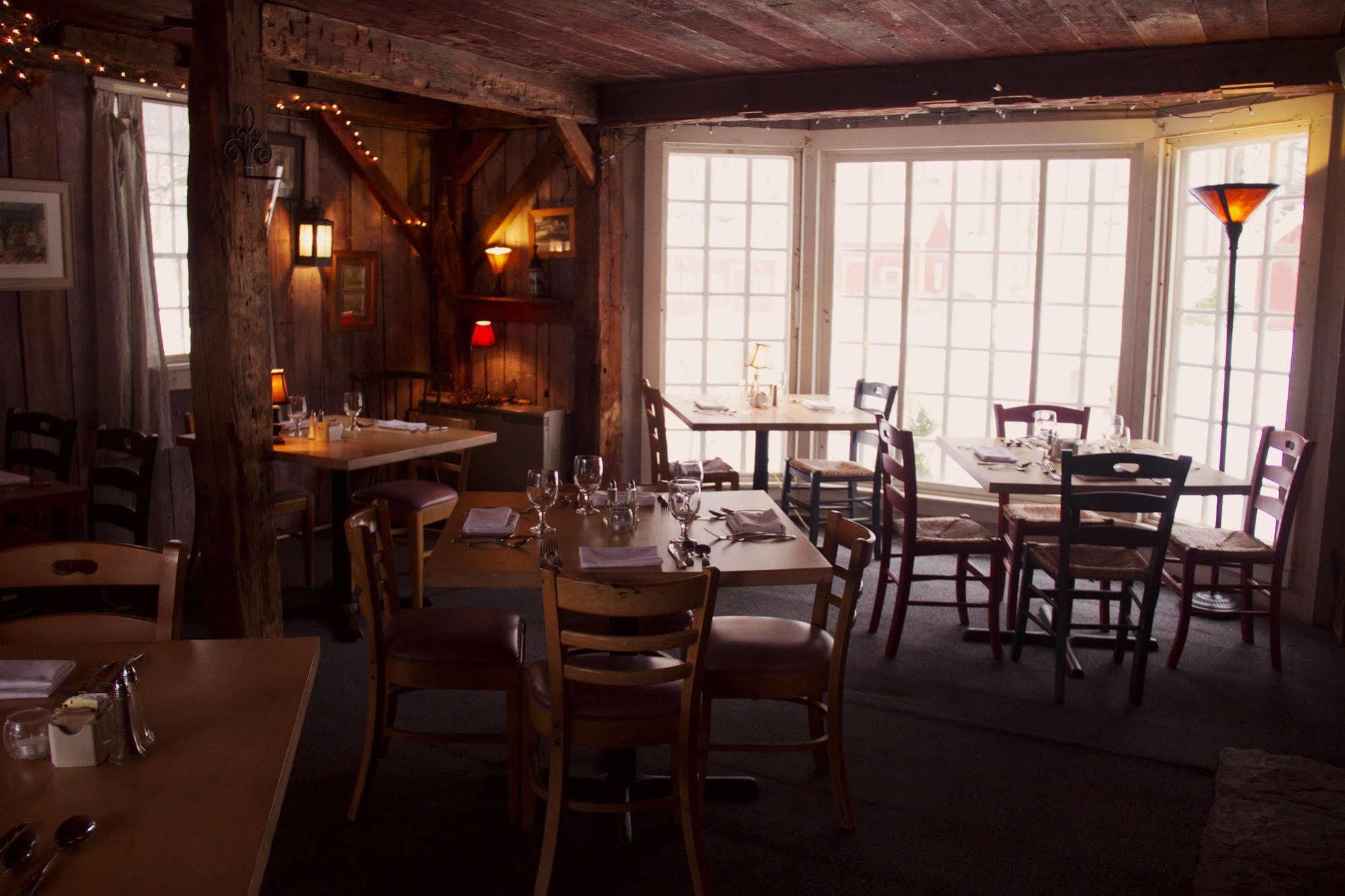 Inn At Baldwin Creek & Mary'S Restaurant Bristol 外观 照片