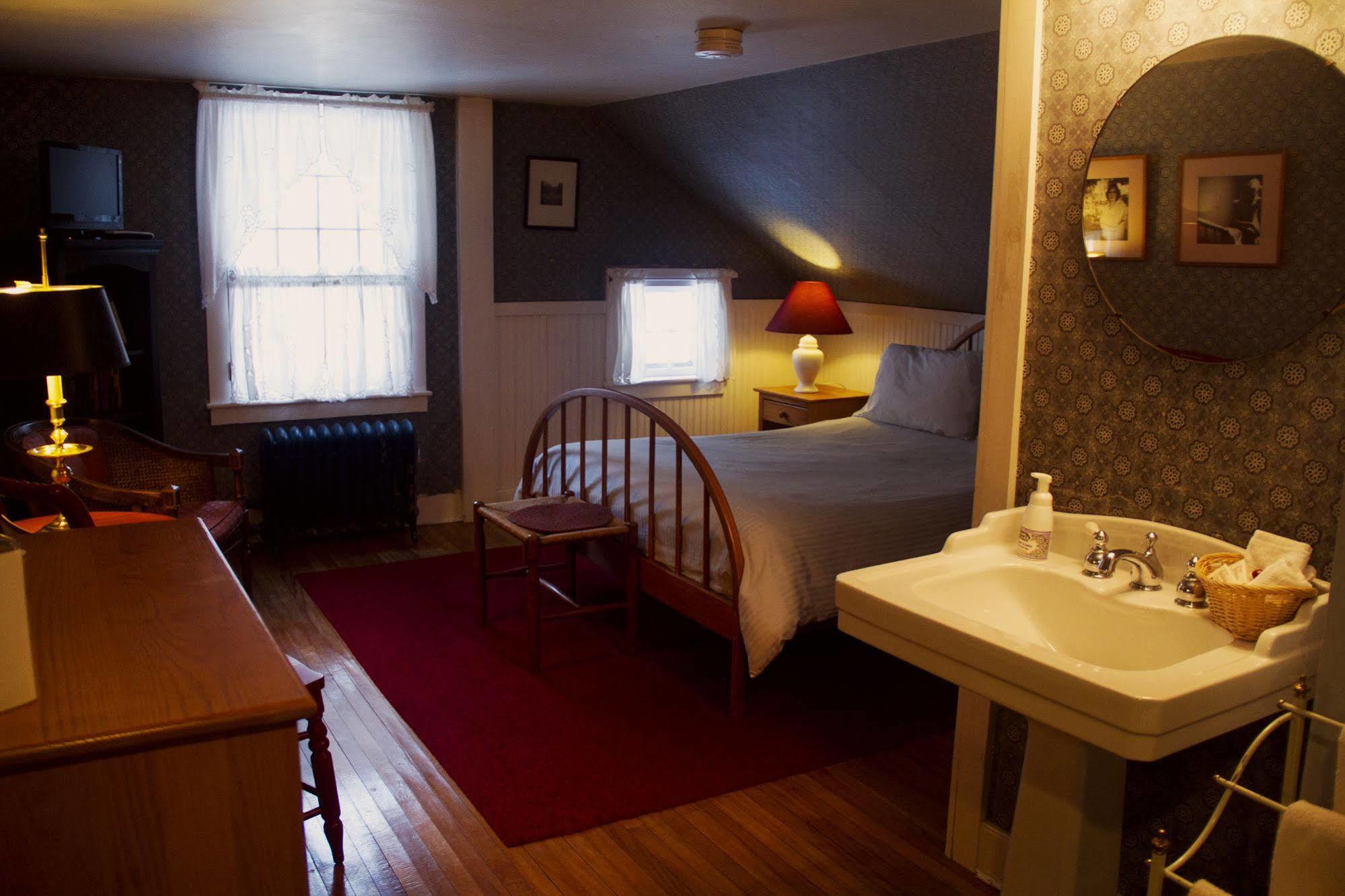 Inn At Baldwin Creek & Mary'S Restaurant Bristol 外观 照片